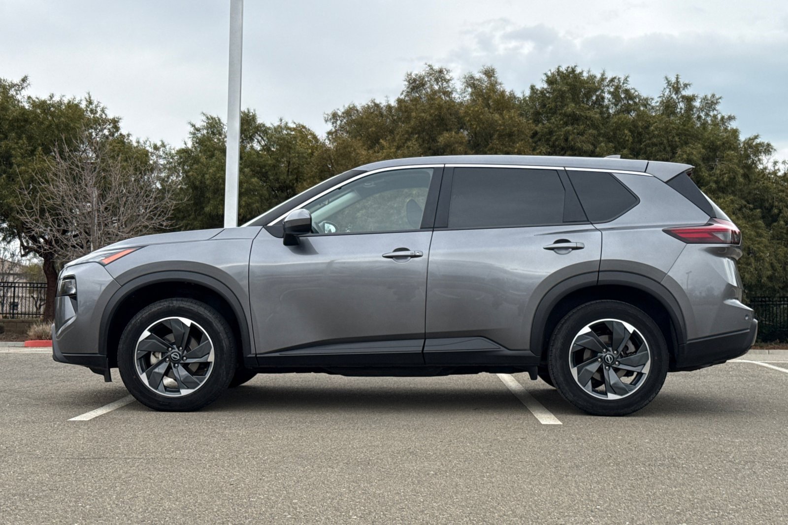 Used 2024 Nissan Rogue SV image 7