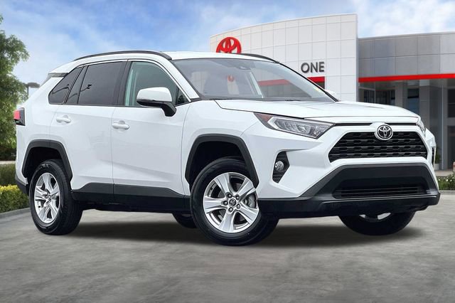 Used 2021 Toyota RAV4 XLE FWD image 2