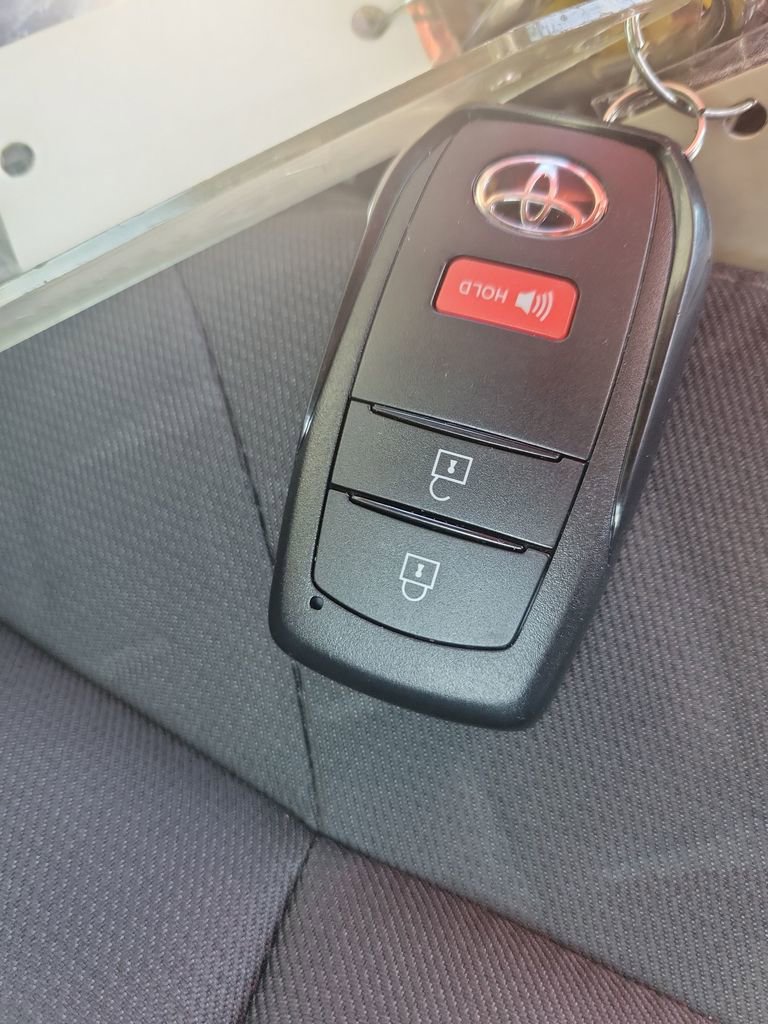 Certified 2025 Toyota Tacoma SR5 image 34