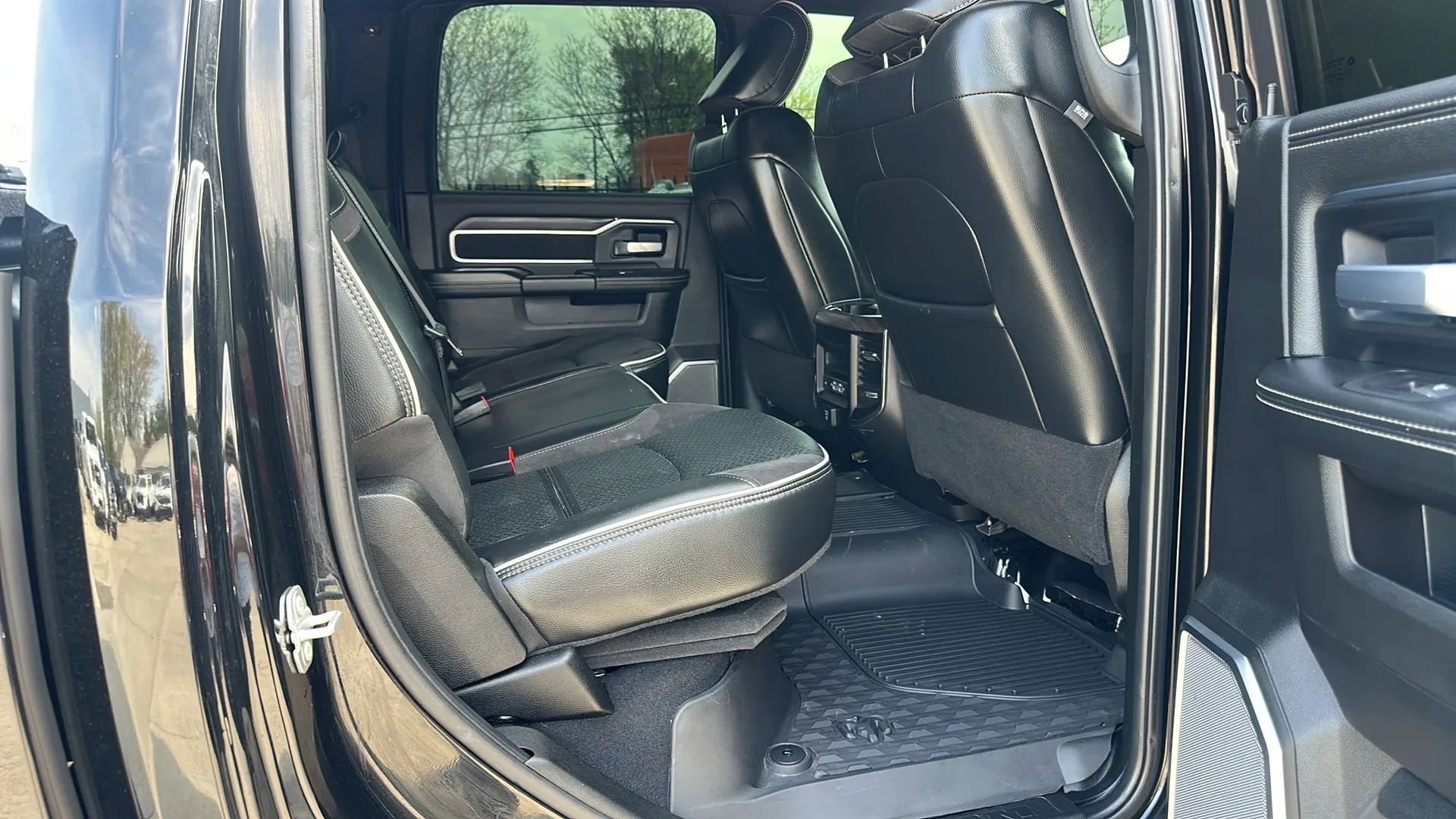 Used 2025 RAM 2500 Laramie AWD/4WD image 28