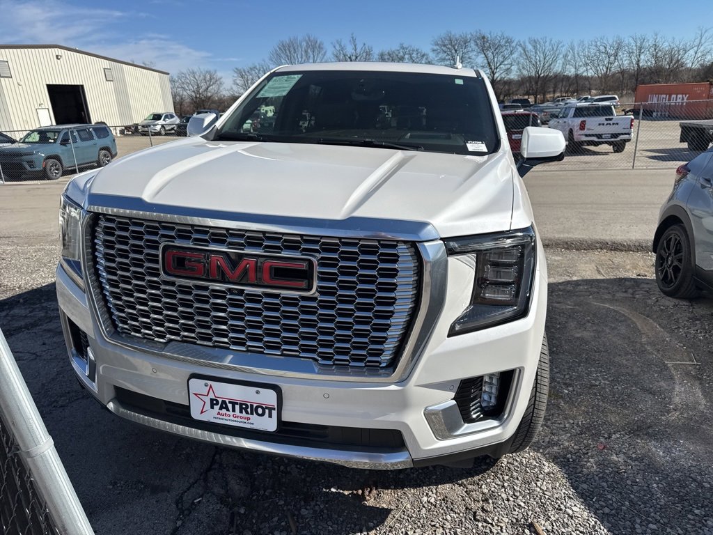 Used 2022 GMC Yukon Denali w/ Denali Ultimate Package image 2