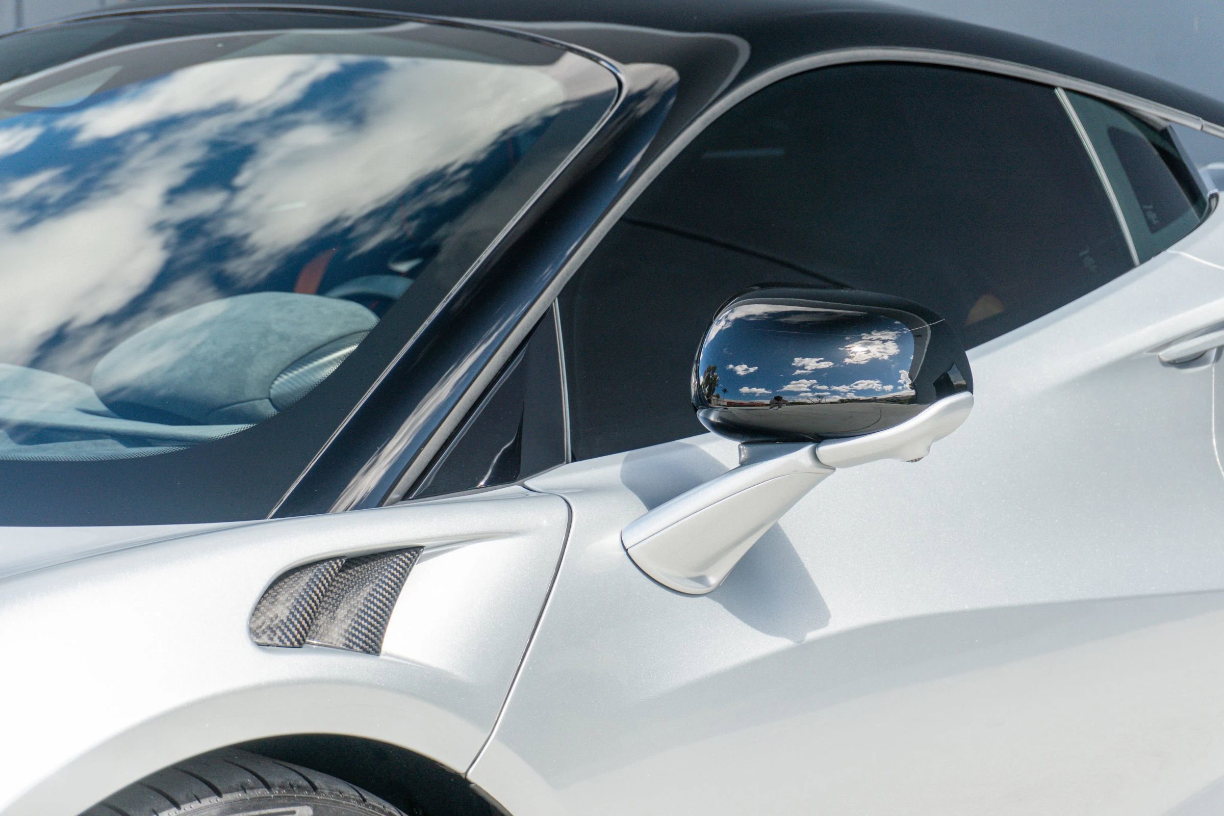 Used 2023 McLaren Artura RWD image 33