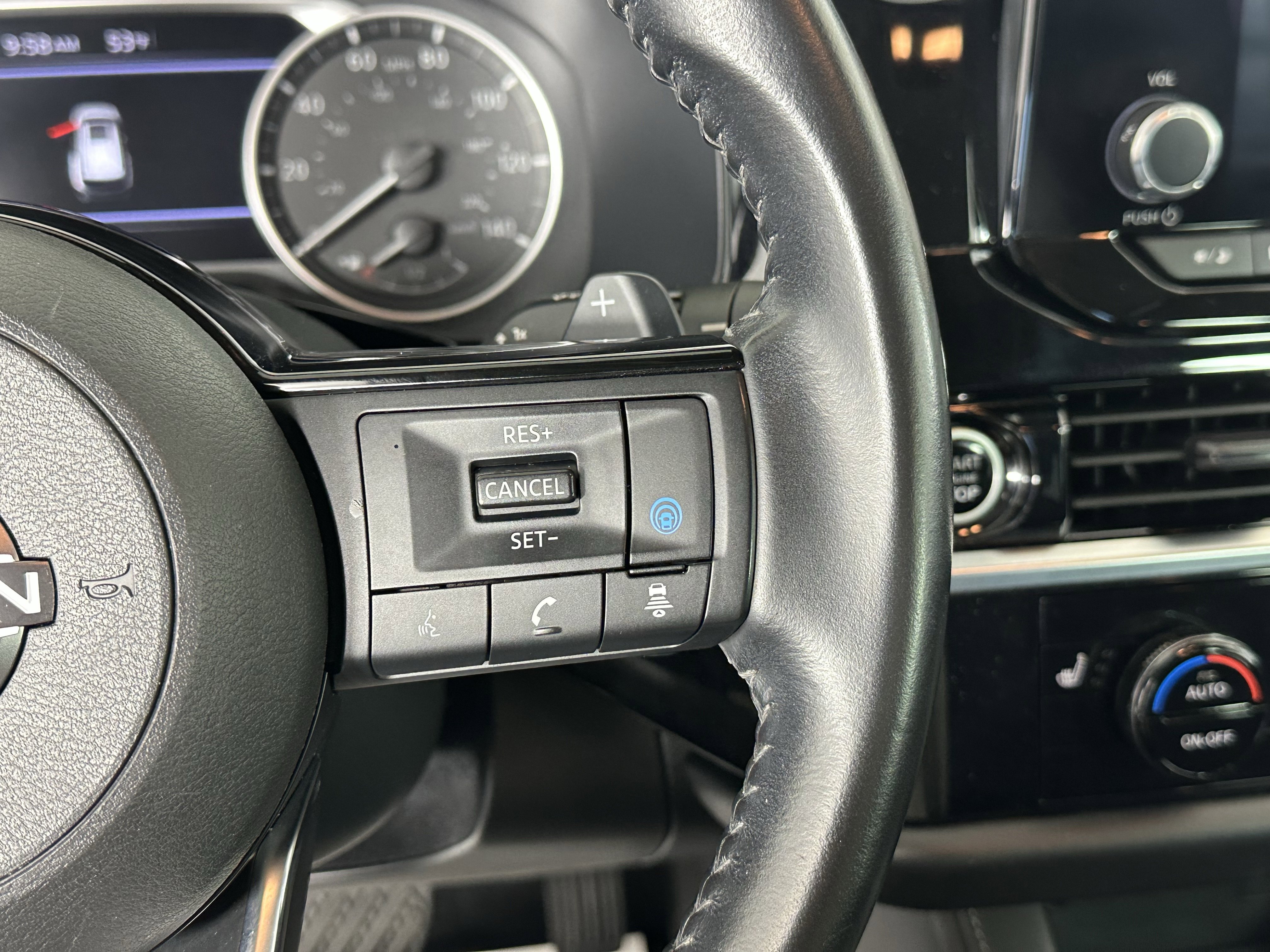 Used 2023 Nissan Pathfinder SV image 31