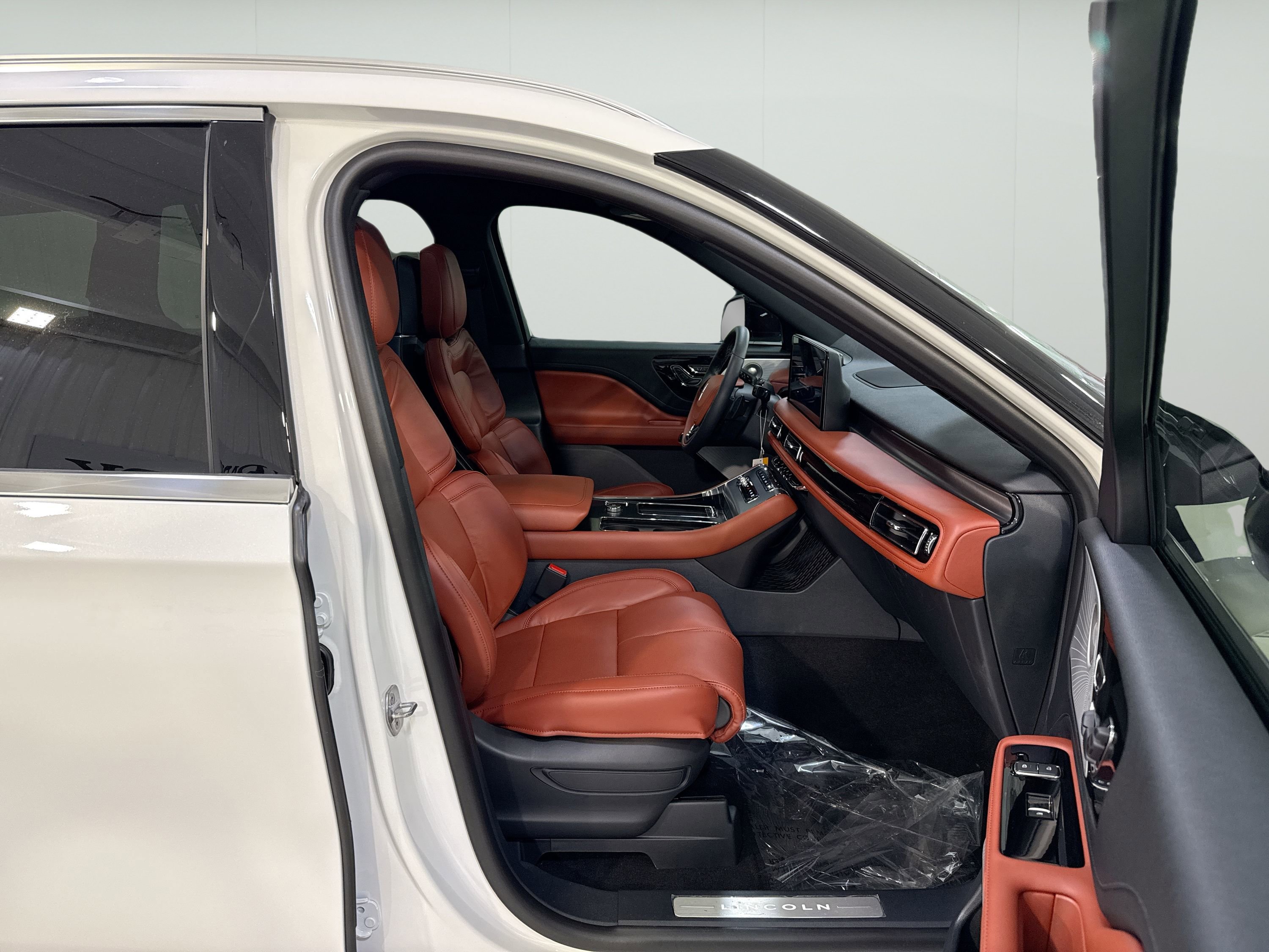 Used 2025 Lincoln Aviator Reserve w/ Equipment Group 201A AWD/4WD image 30