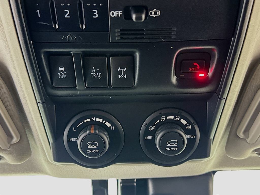 Used 2020 Toyota 4Runner TRD Off-Road Premium AWD/4WD image 15
