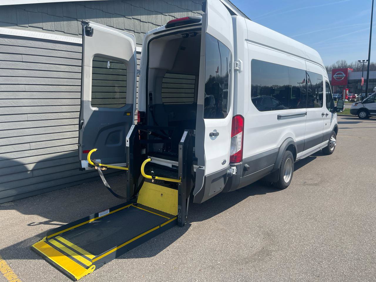 Used 2018 Ford Transit 350 XL RWD image 2