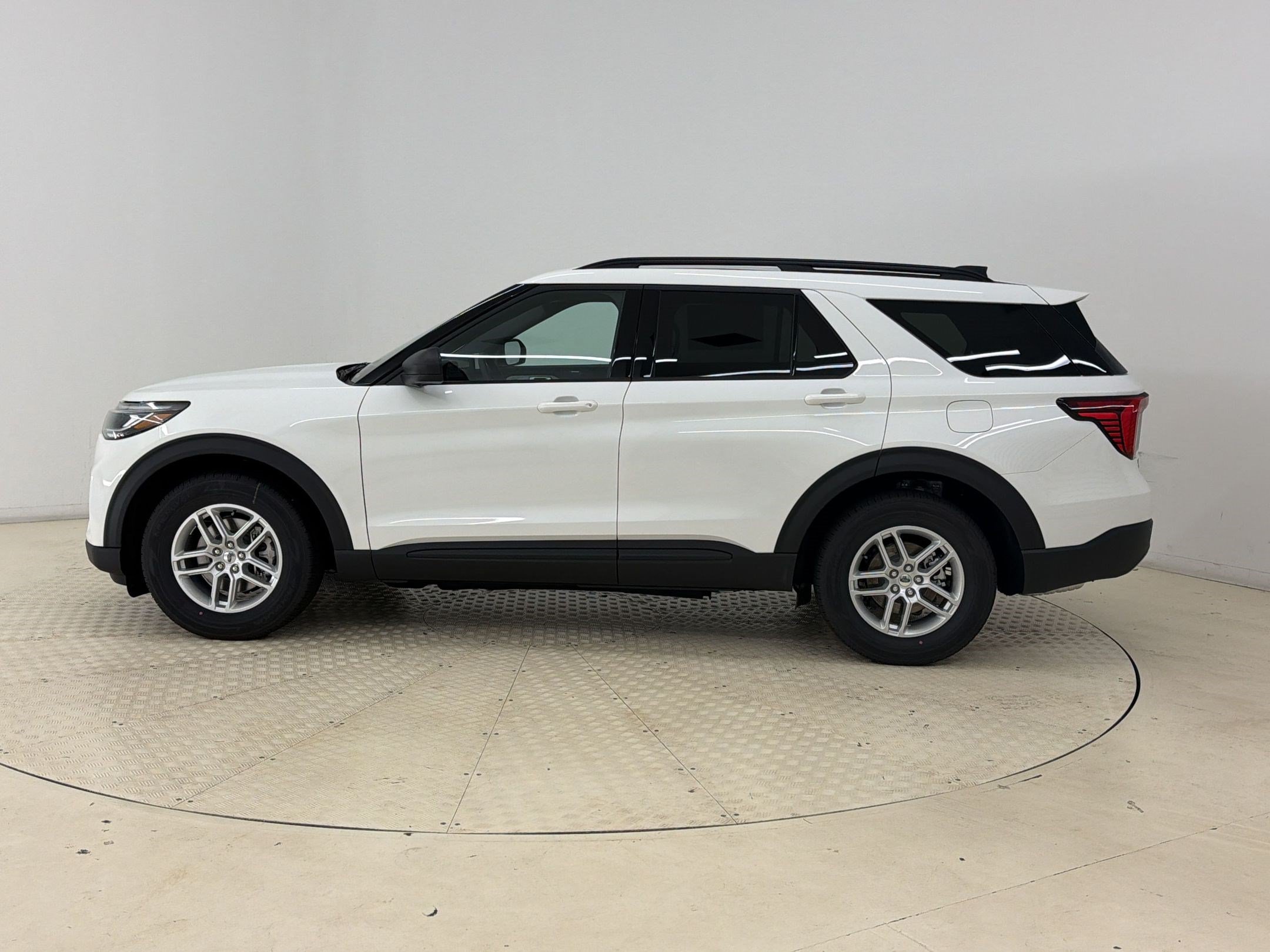 New 2027 Ford Explorer Active w/ Active Comfort Package RWD image 2