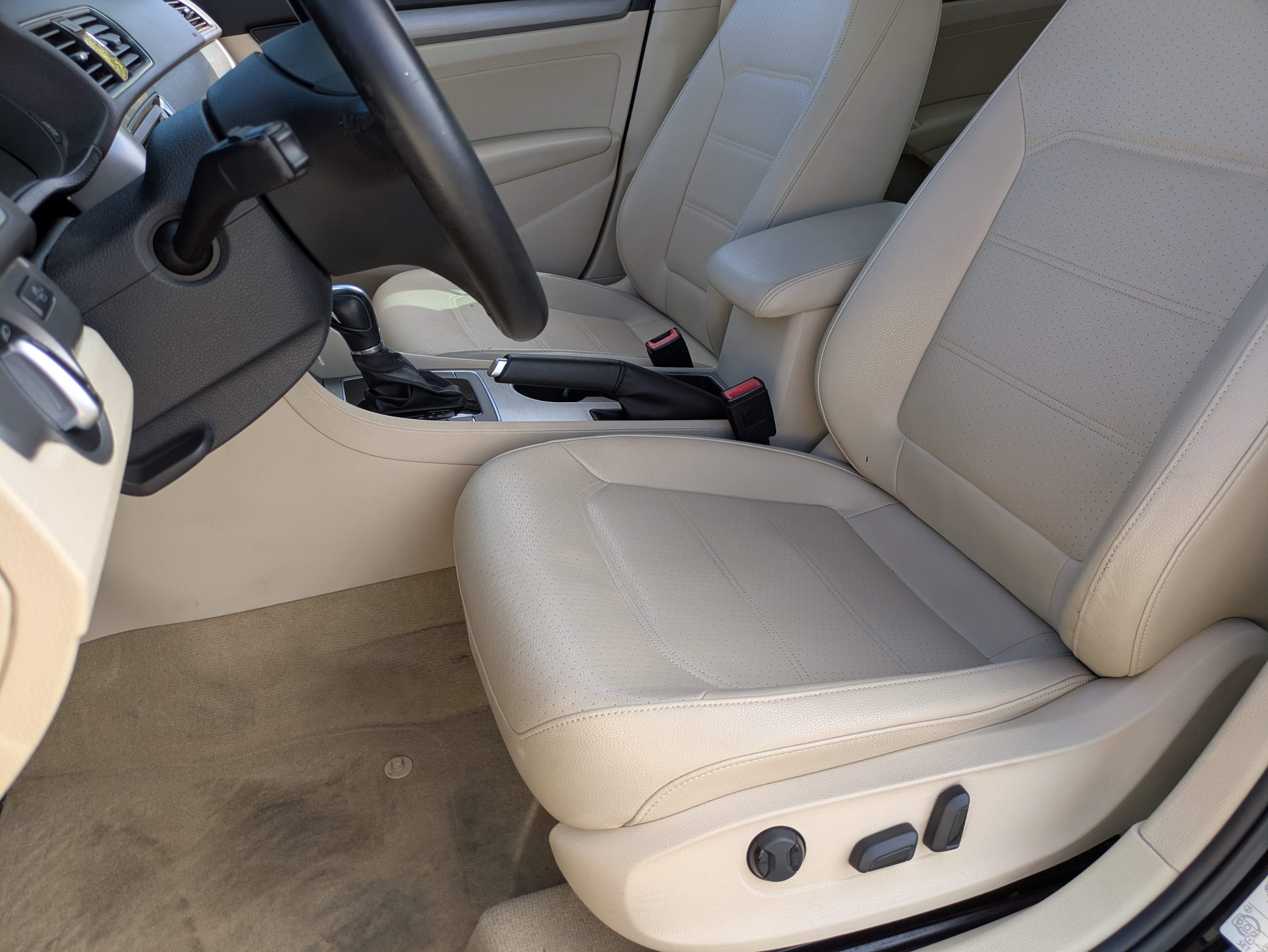 Used 2014 Volkswagen Passat TDI SE image 15