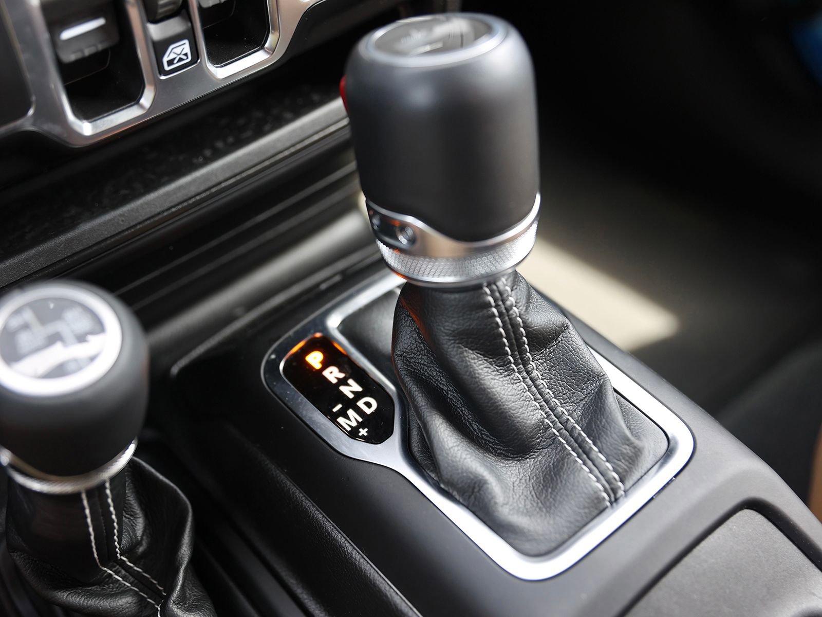 Used 2023 Jeep Wrangler Unlimited Sahara AWD/4WD image 33