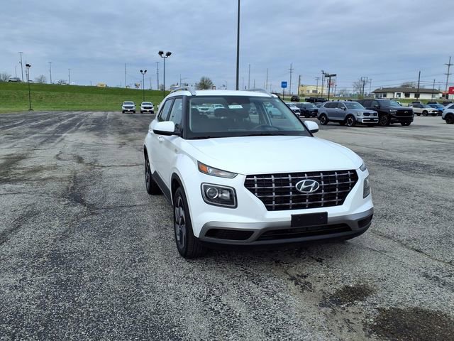 Used 2025 Hyundai Venue SEL image 4