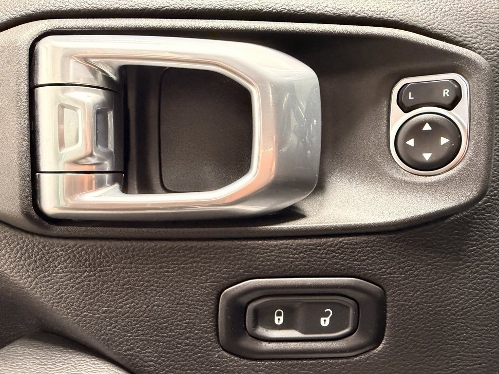 Used 2023 Jeep Wrangler Unlimited Sahara image 19