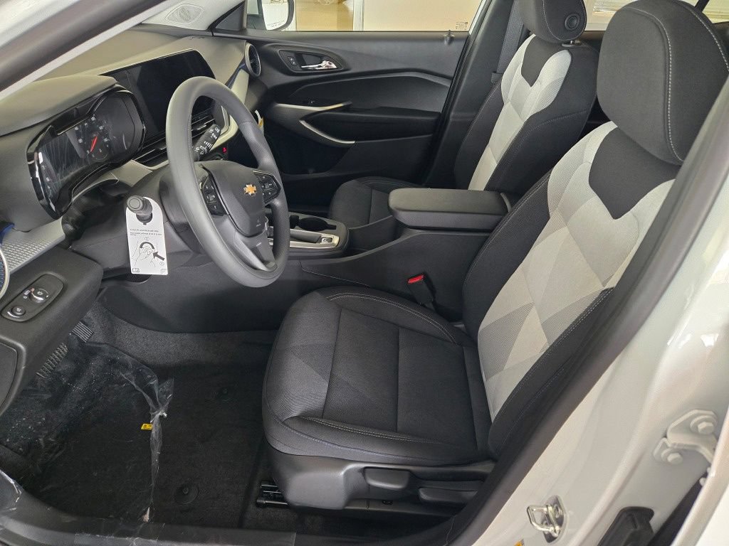 New 2026 Chevrolet Trax LS w/ LS Convenience Package FWD image 18