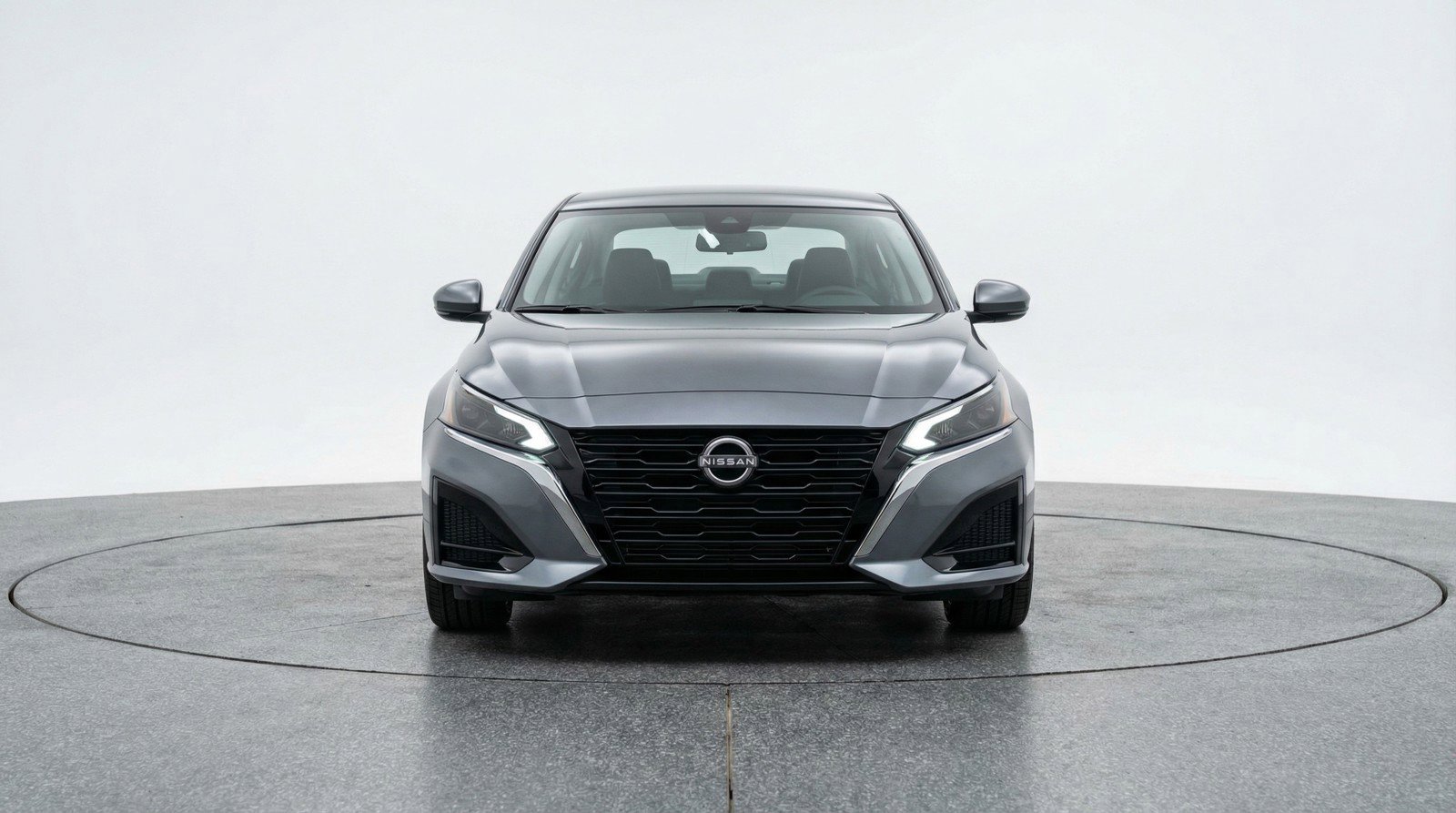 Used 2025 Nissan Altima 2.5 SV FWD image 2