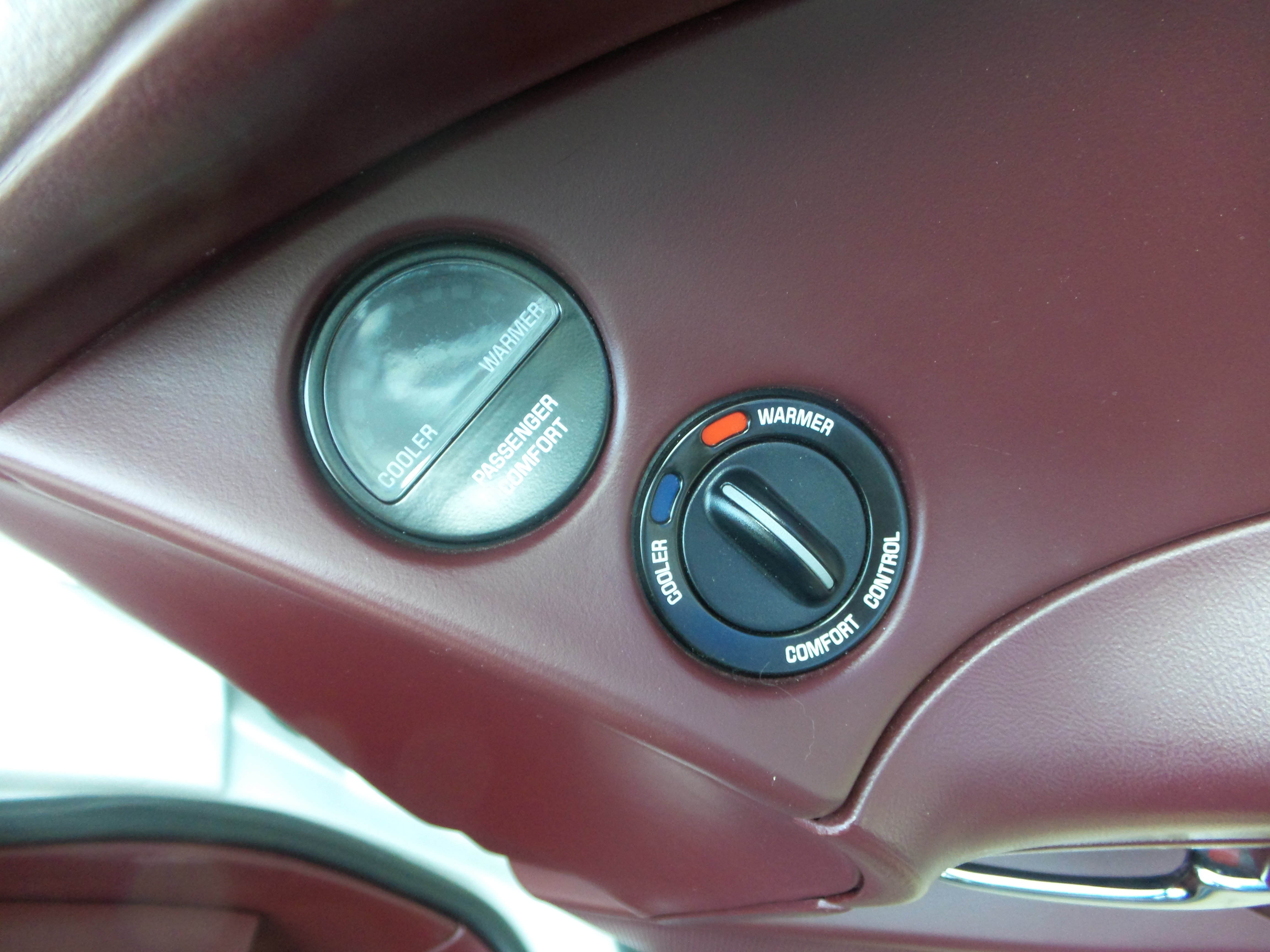 Used 1995 Buick Riviera Coupe FWD image 36