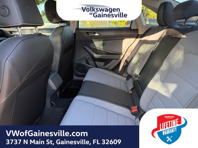 Used 2025 Volkswagen Jetta SE image 11