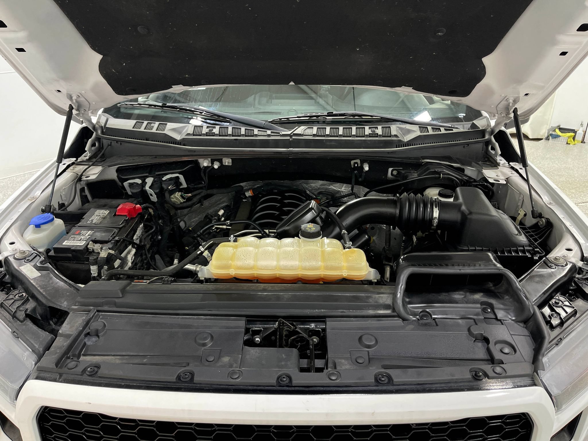 Used 2018 Ford F150 XLT w/ Equipment Group 302A Luxury AWD/4WD image 26