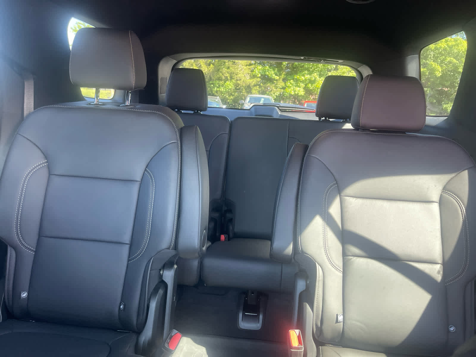 Used 2023 Chevrolet Traverse LT w/ Rear Camera Mirror Package AWD/4WD image 21