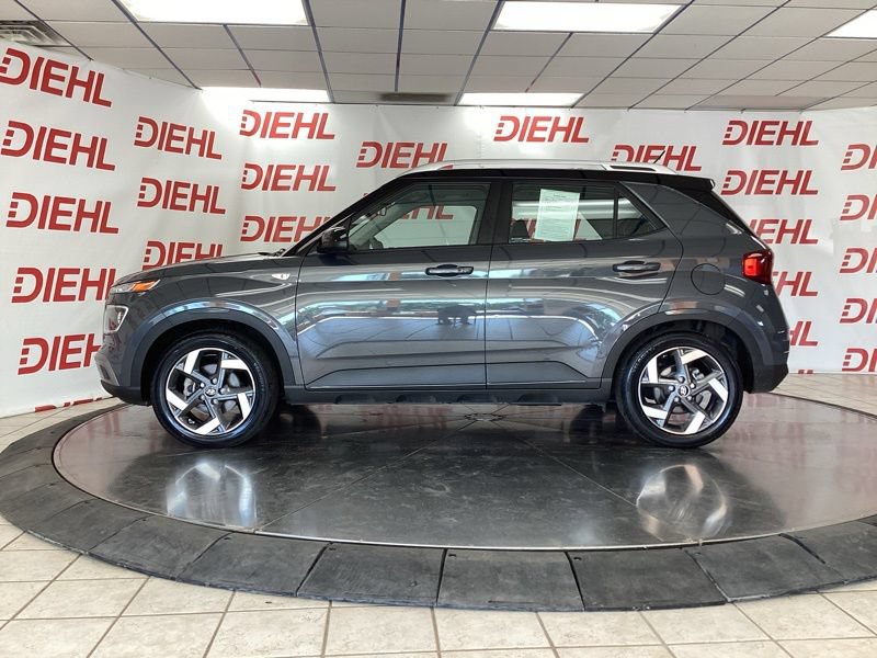 Used 2023 Hyundai Venue Limited FWD image 4