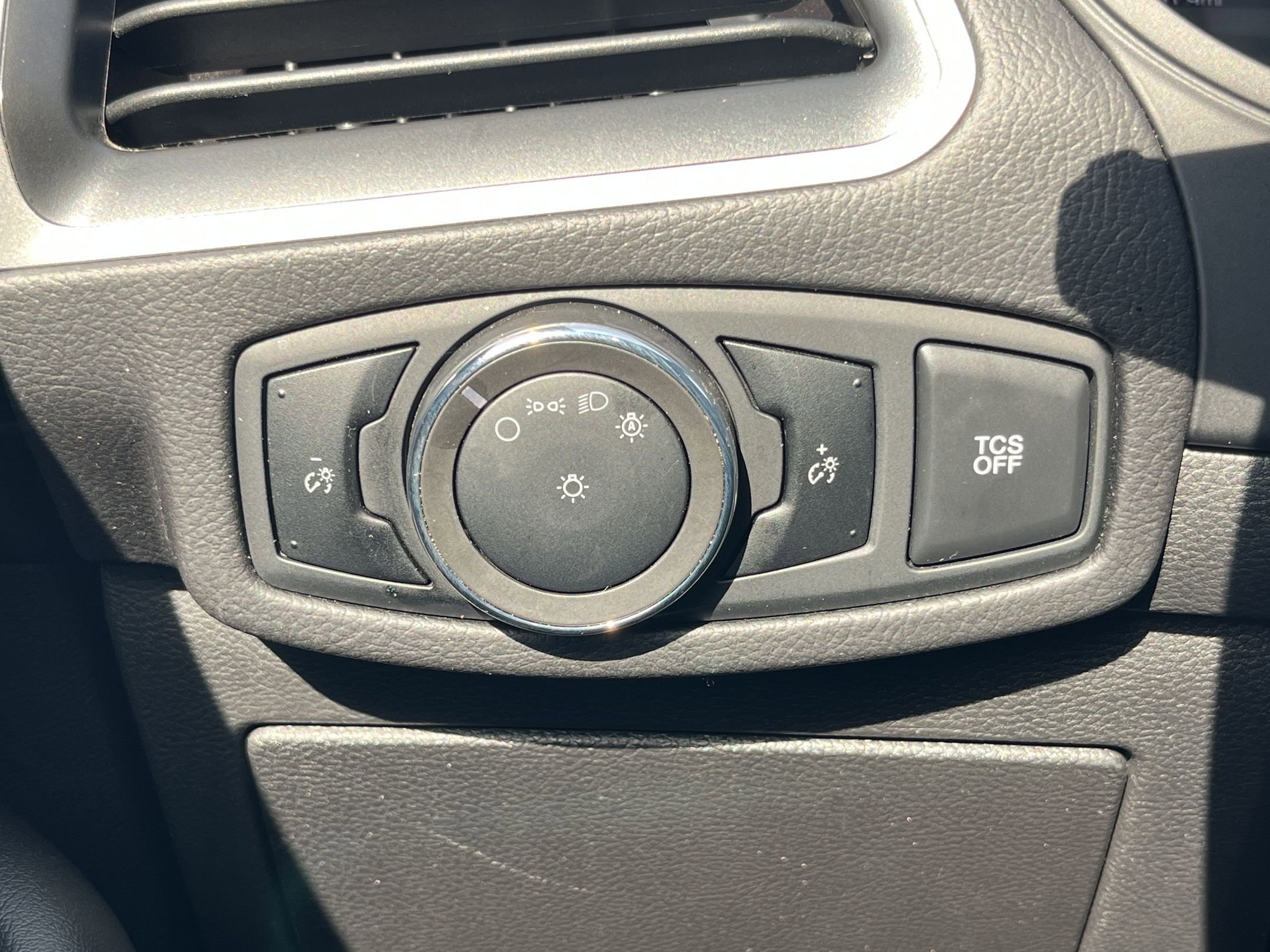 Used 2024 Ford Edge SEL image 16