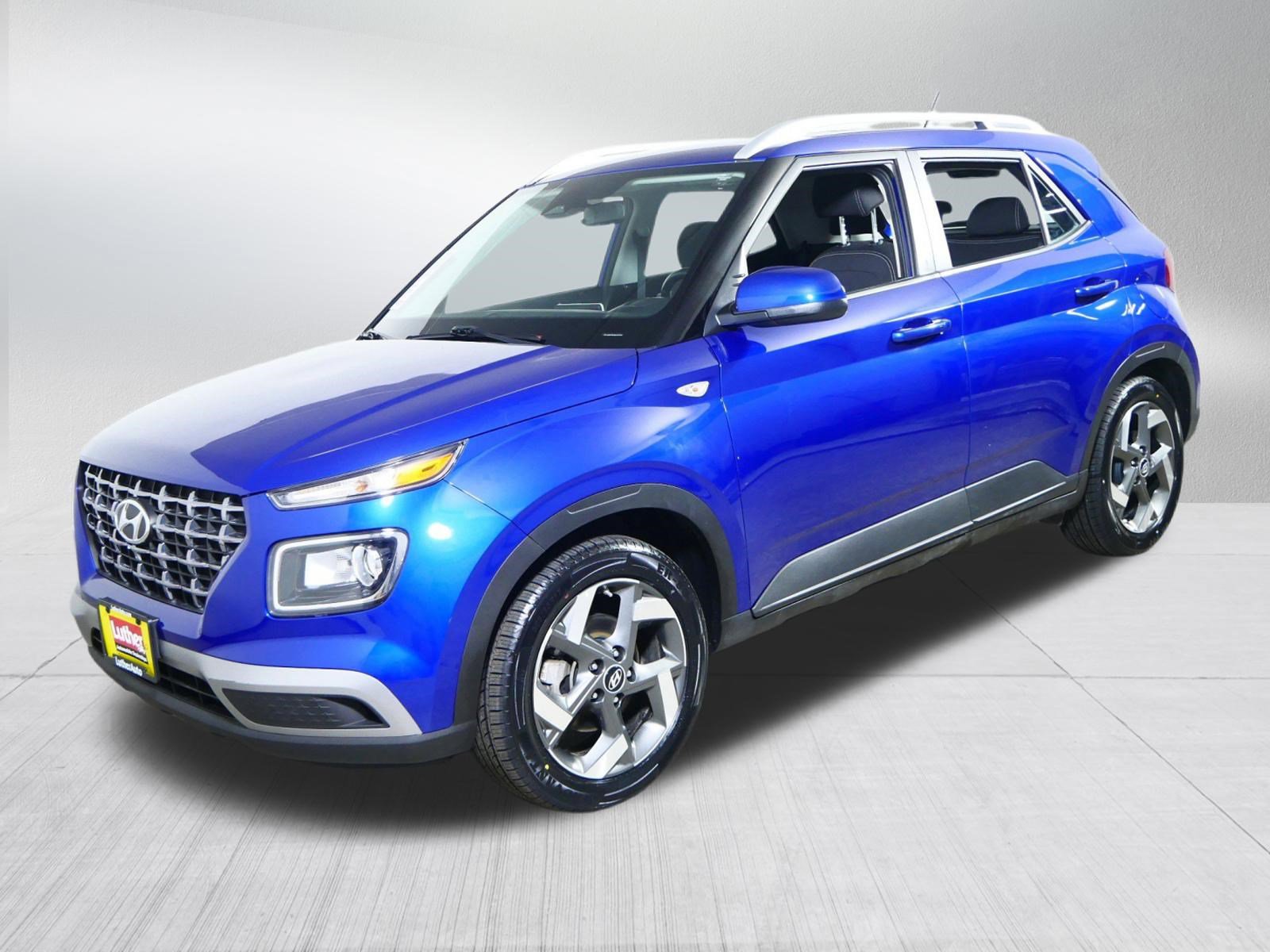 Used 2024 Hyundai Venue SEL image 3