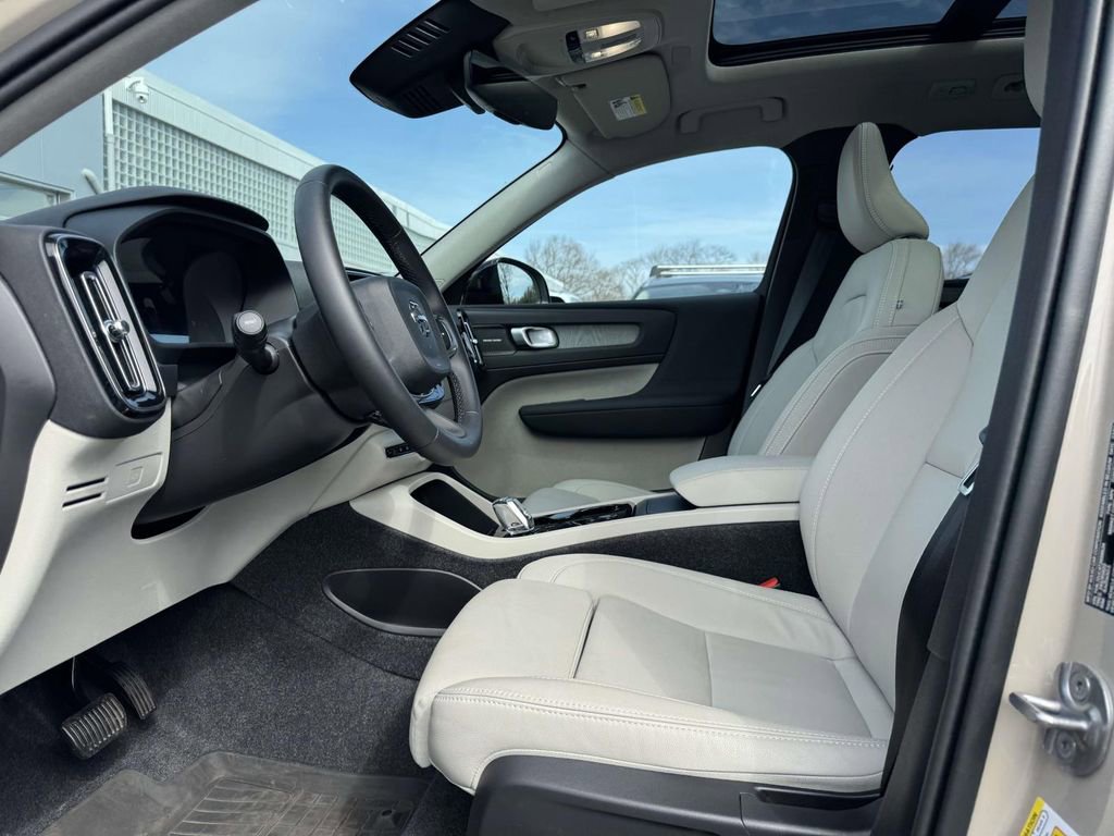 Certified 2026 Volvo XC40 B5 Plus w/ Climate Package image 13