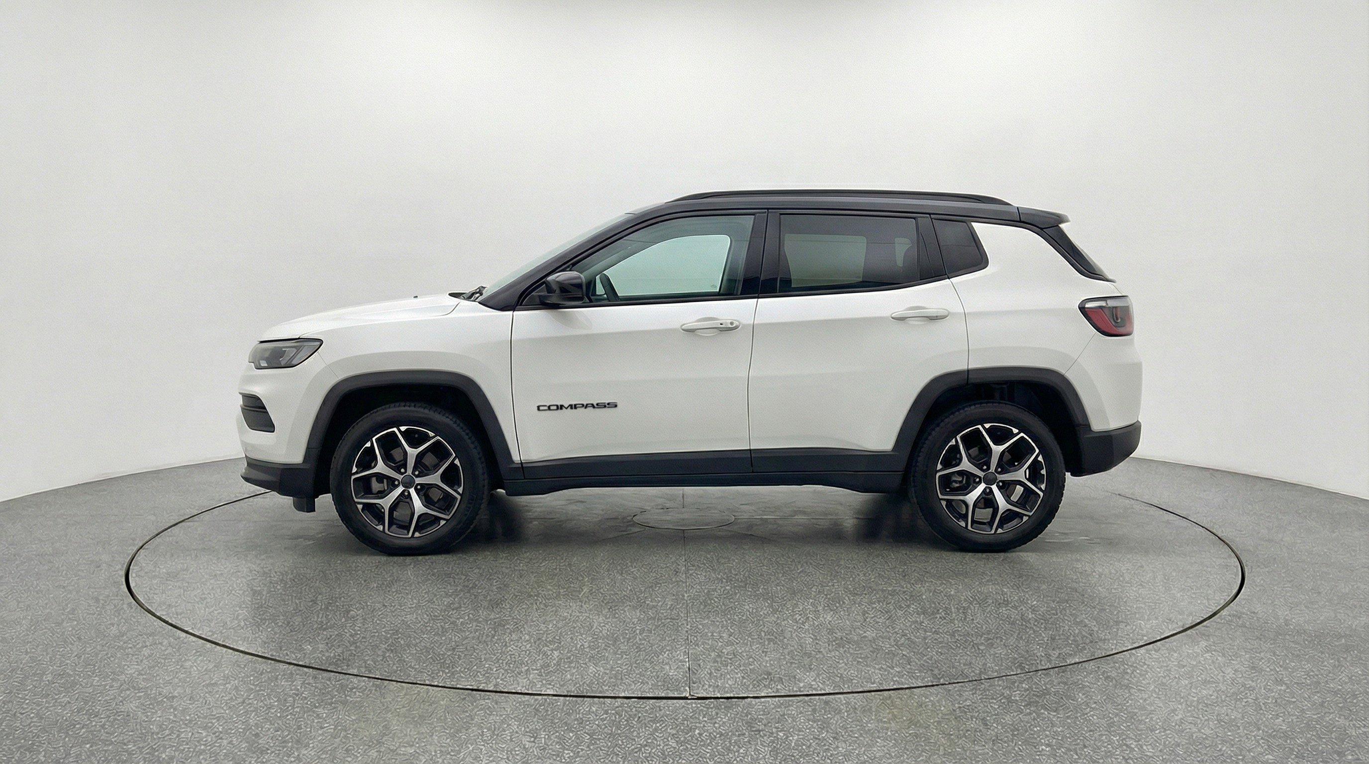 Used 2025 Jeep Compass Limited image 5