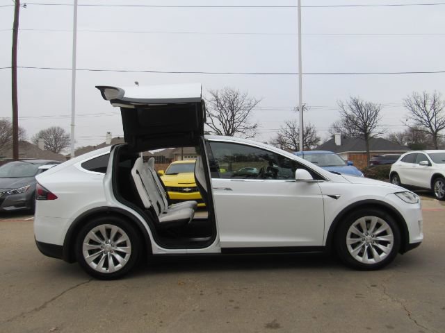 Used 2018 Tesla Model X 100D image 17