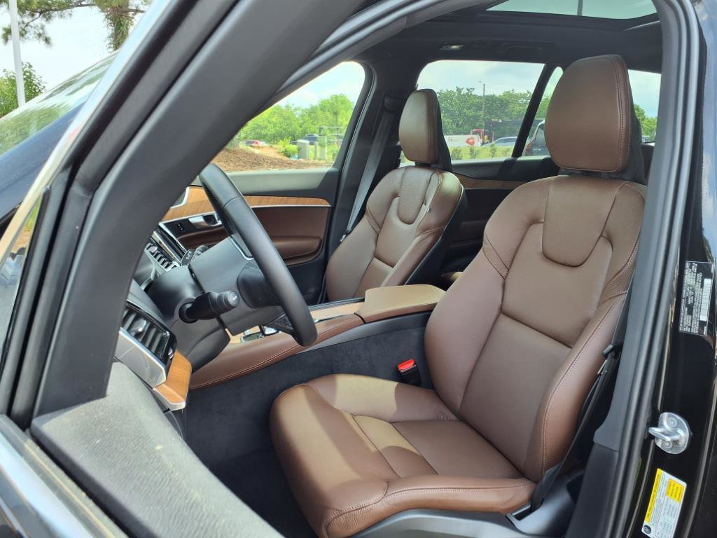 Certified 2025 Volvo XC90 B5 Plus image 3