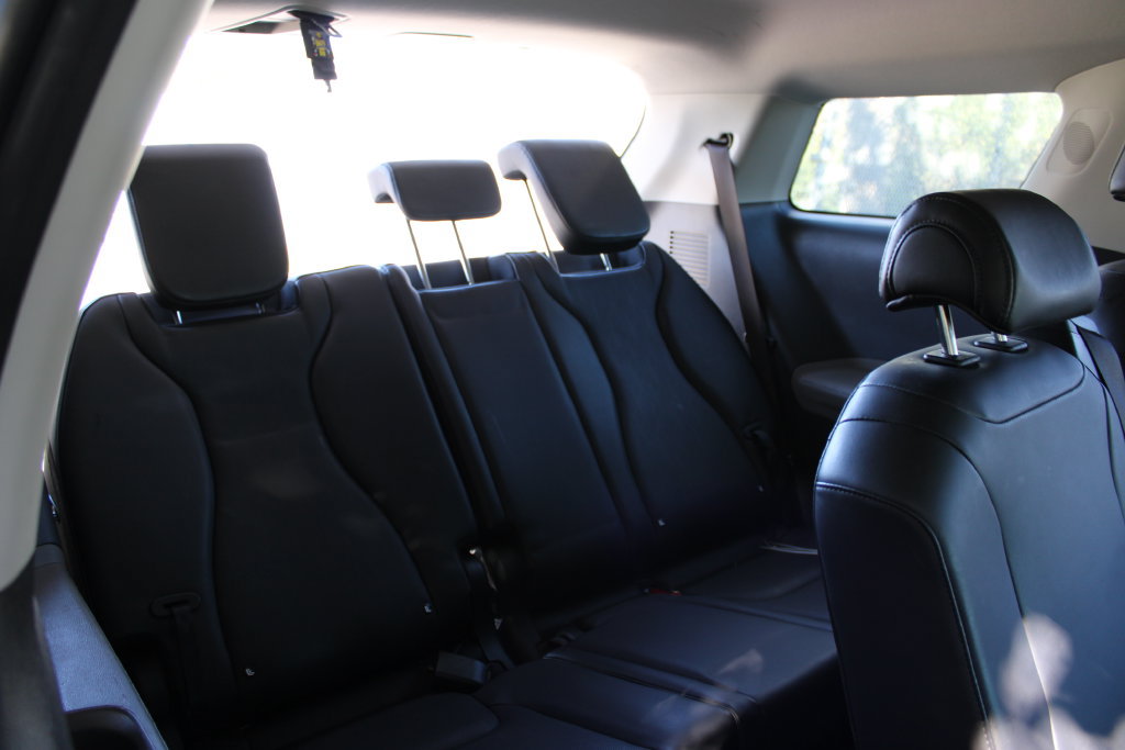 Used 2025 Kia Carnival FWD image 27