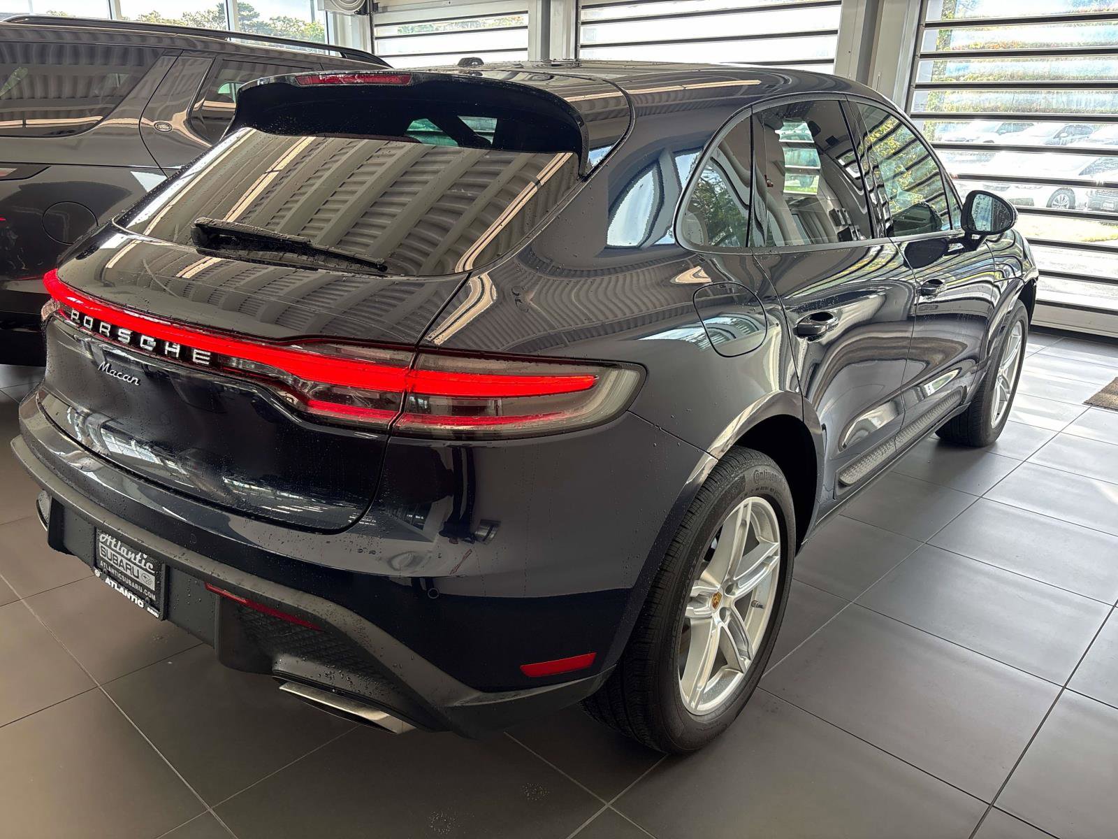 Used 2023 Porsche Macan image 3