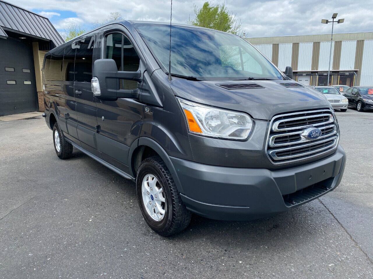 Used 2016 Ford Transit 350 XLT RWD image 5
