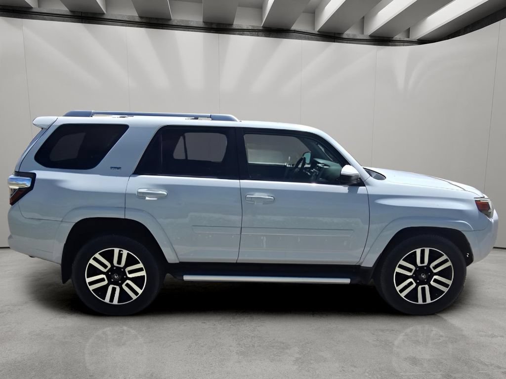 Used 2014 Toyota 4Runner SR5 AWD/4WD image 6