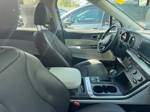 Used 2023 Kia Carnival LX FWD image 5