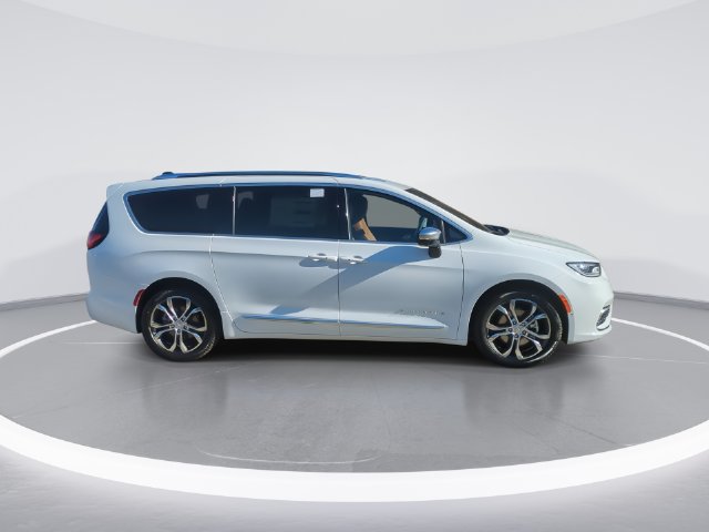 New 2026 Chrysler Pacifica Pinnacle w/ Trailer Tow Group FWD image 9