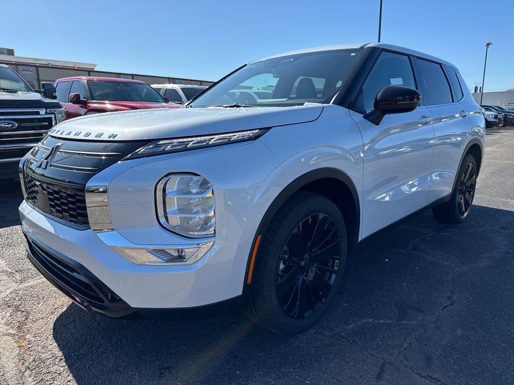 New 2026 Mitsubishi Outlander LE FWD image 3