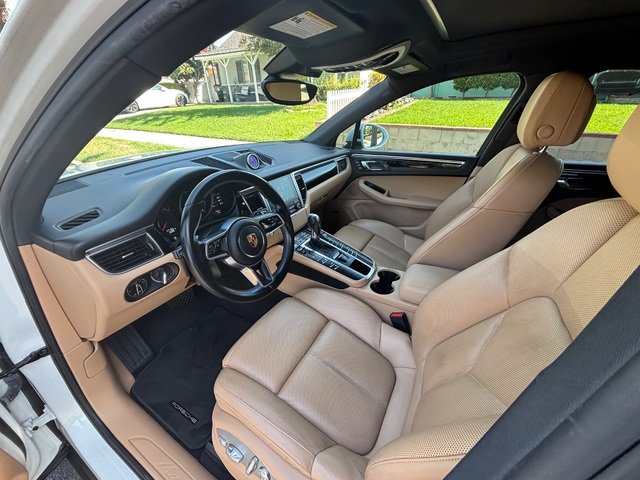 Used 2018 Porsche Macan AWD/4WD image 32