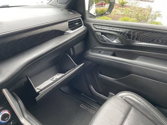 Used 2024 GMC Yukon XL Denali image 32