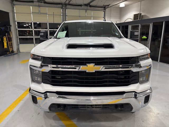 Used 2024 Chevrolet Silverado 2500 LT image 3