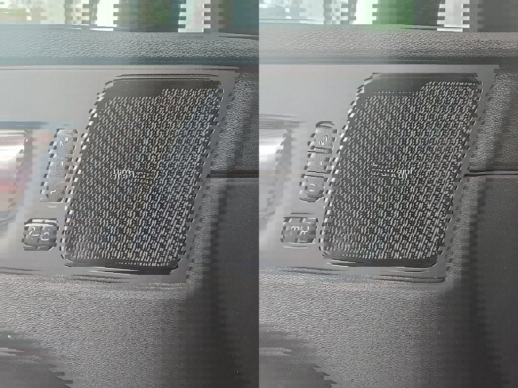 Used 2023 Volvo XC60 T8 Ultimate AWD/4WD image 6