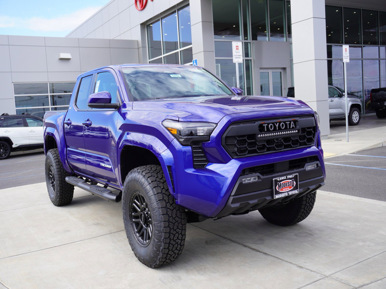 New 2025 Toyota Tacoma SR5