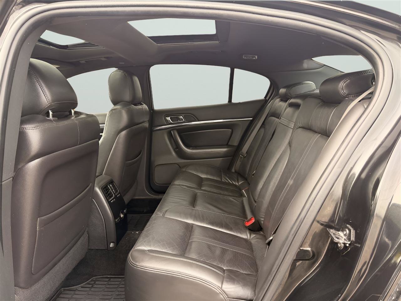 Used 2015 Lincoln MKS w/ Equipment Group 101A FWD image 17