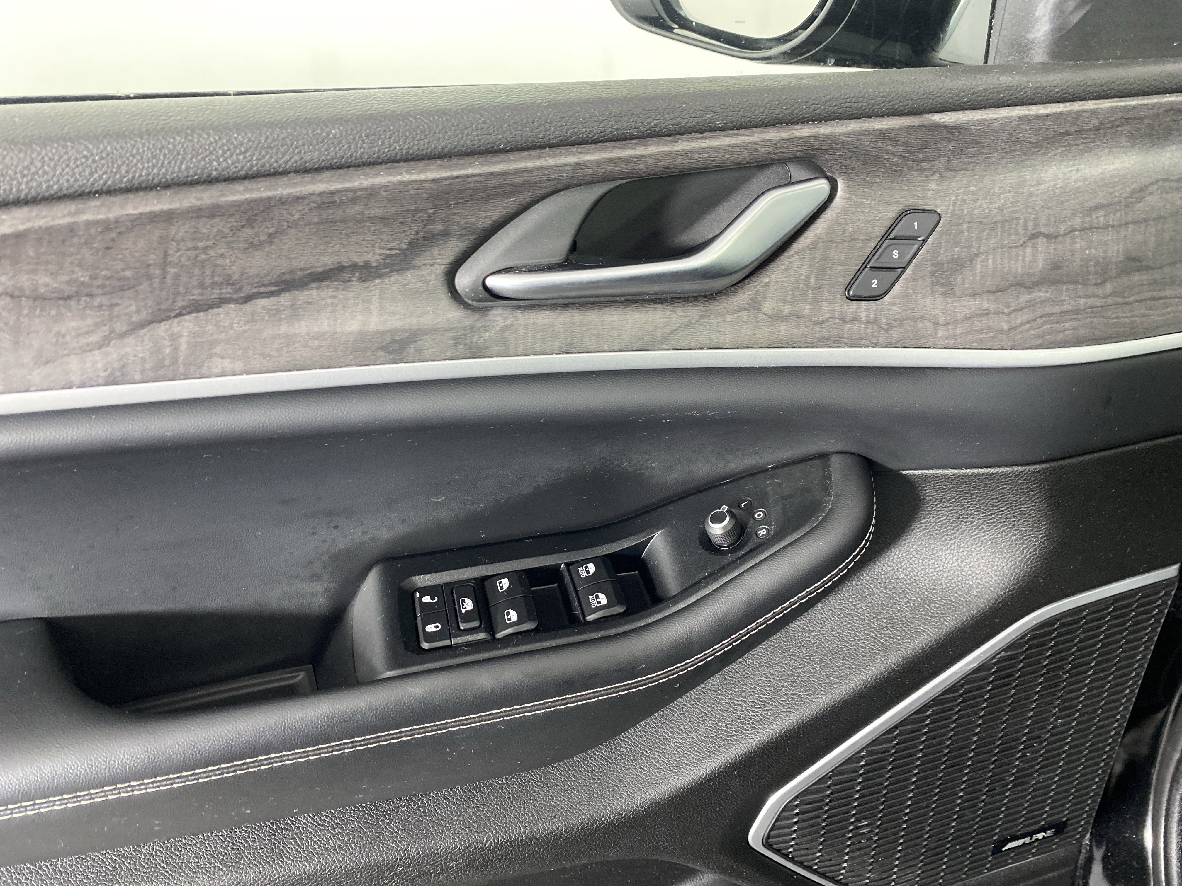 Used 2023 Jeep Grand Cherokee Limited image 16