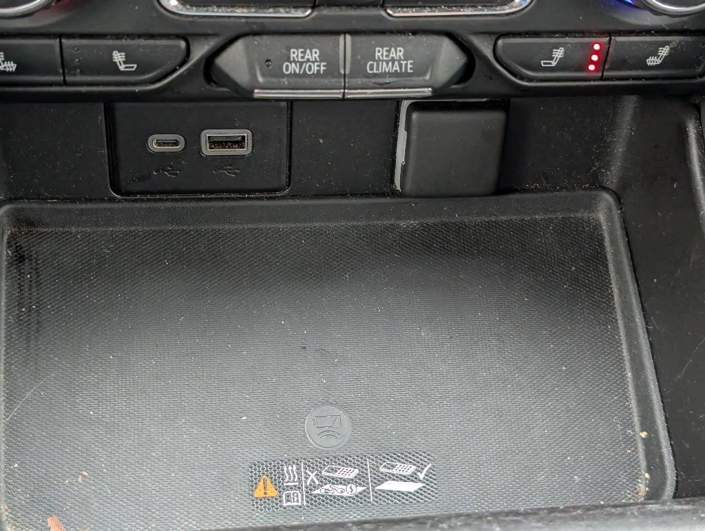 Used 2021 Chevrolet Suburban RST w/ Luxury Package image 23