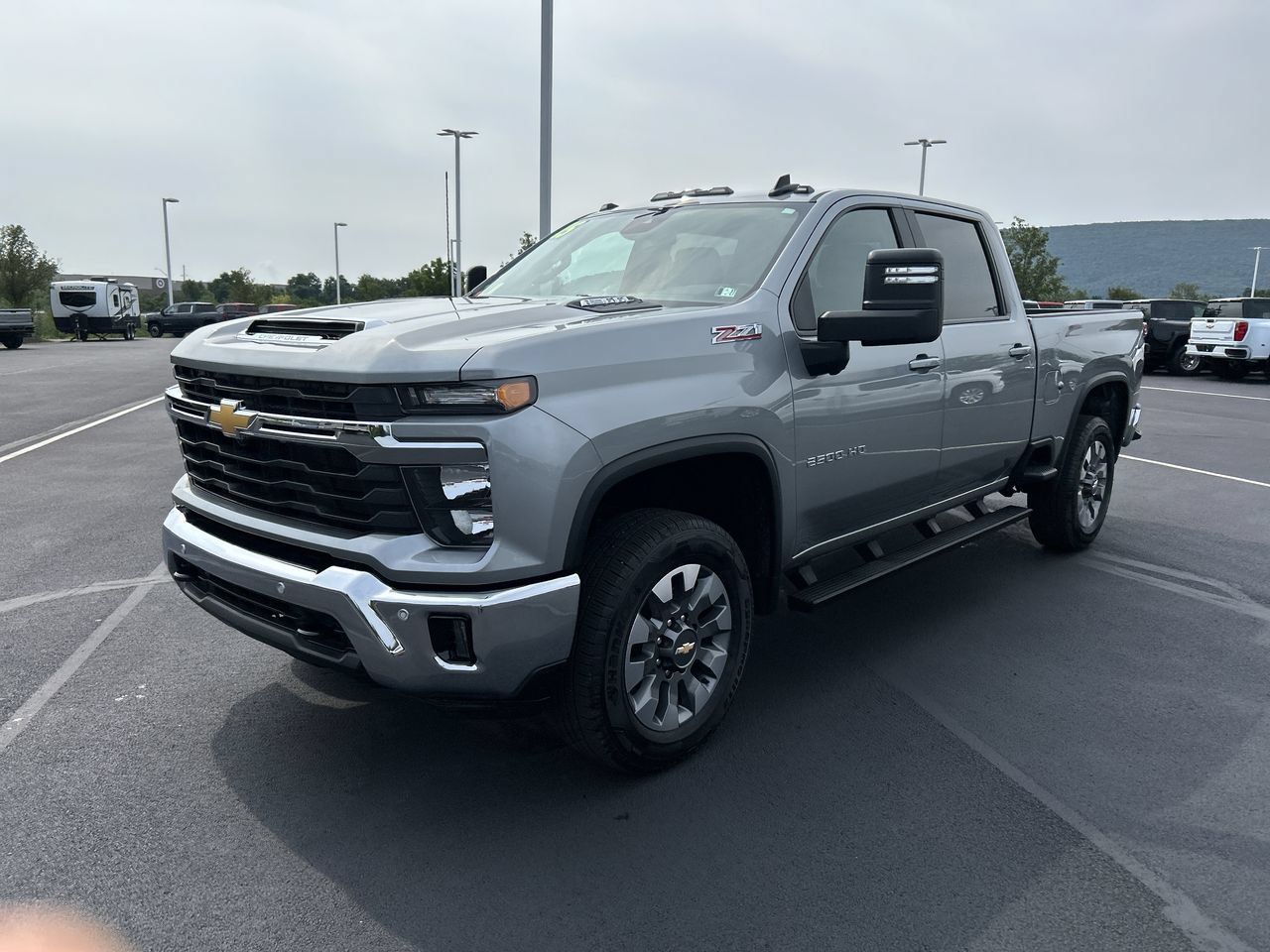 Used 2025 Chevrolet Silverado 2500 LT w/ All Star Edition AWD/4WD image 3
