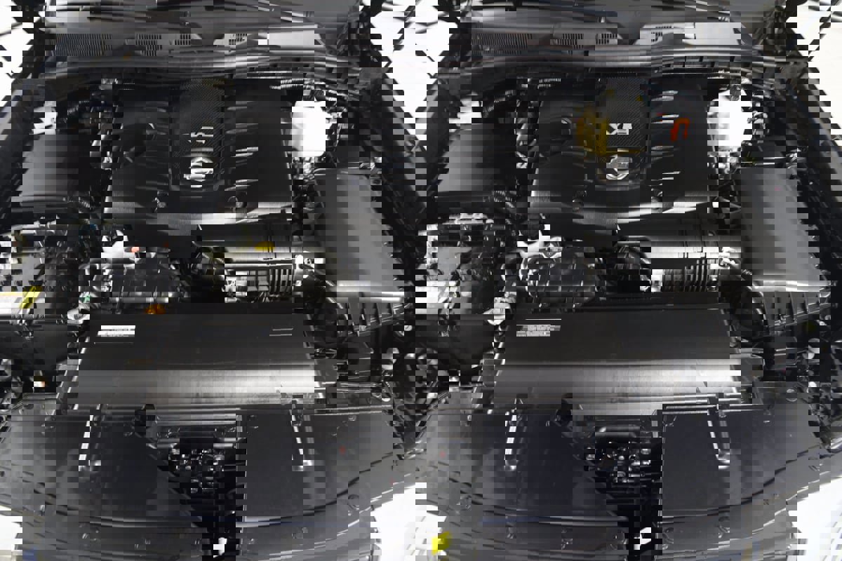 Used 2024 Nissan Armada SL w/ Captain's Chairs Package image 53