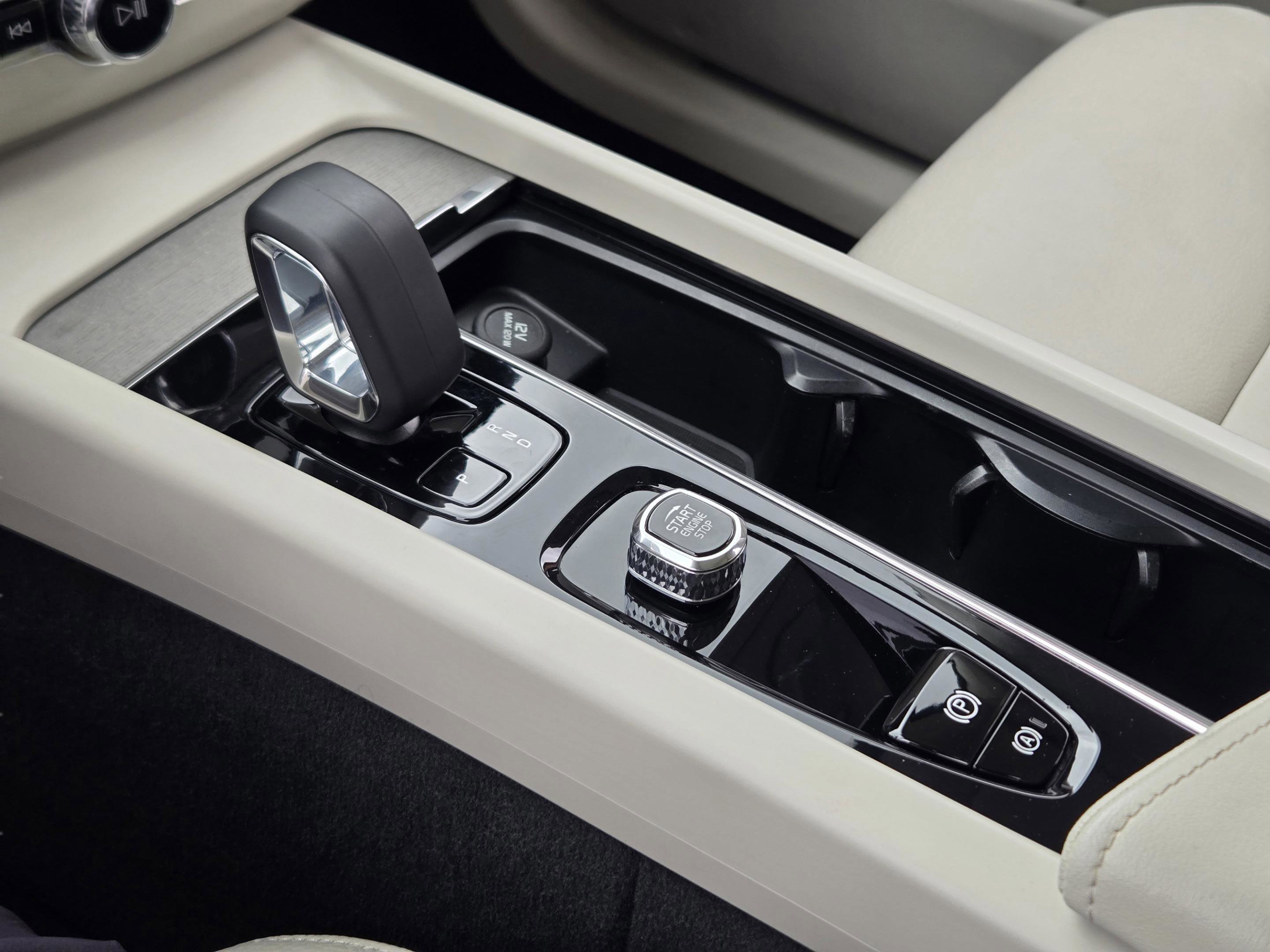 Used 2023 Volvo XC60 B5 Plus w/ Climate Package image 27