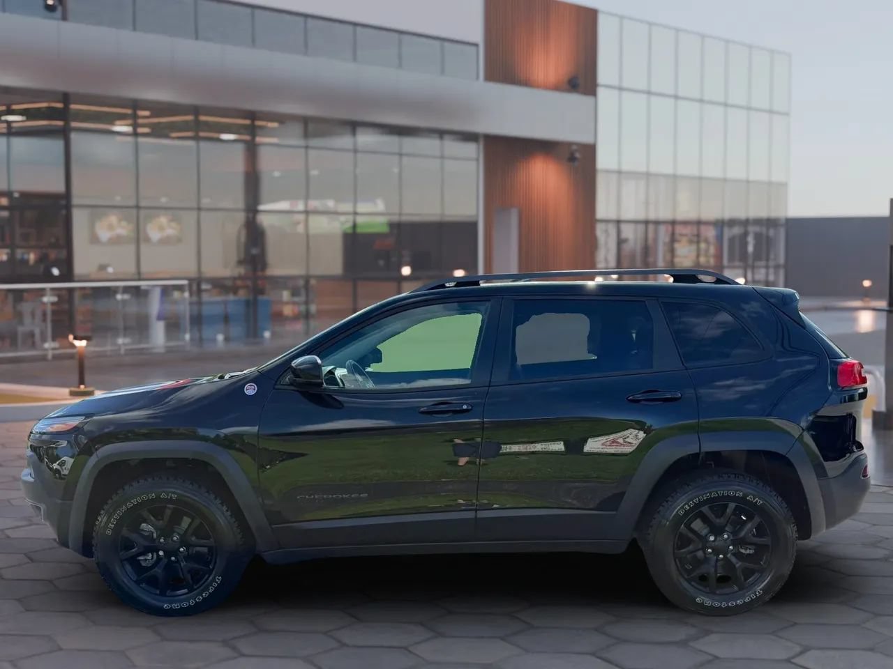 Used 2014 Jeep Cherokee Trailhawk w/ Technology Group AWD/4WD image 8