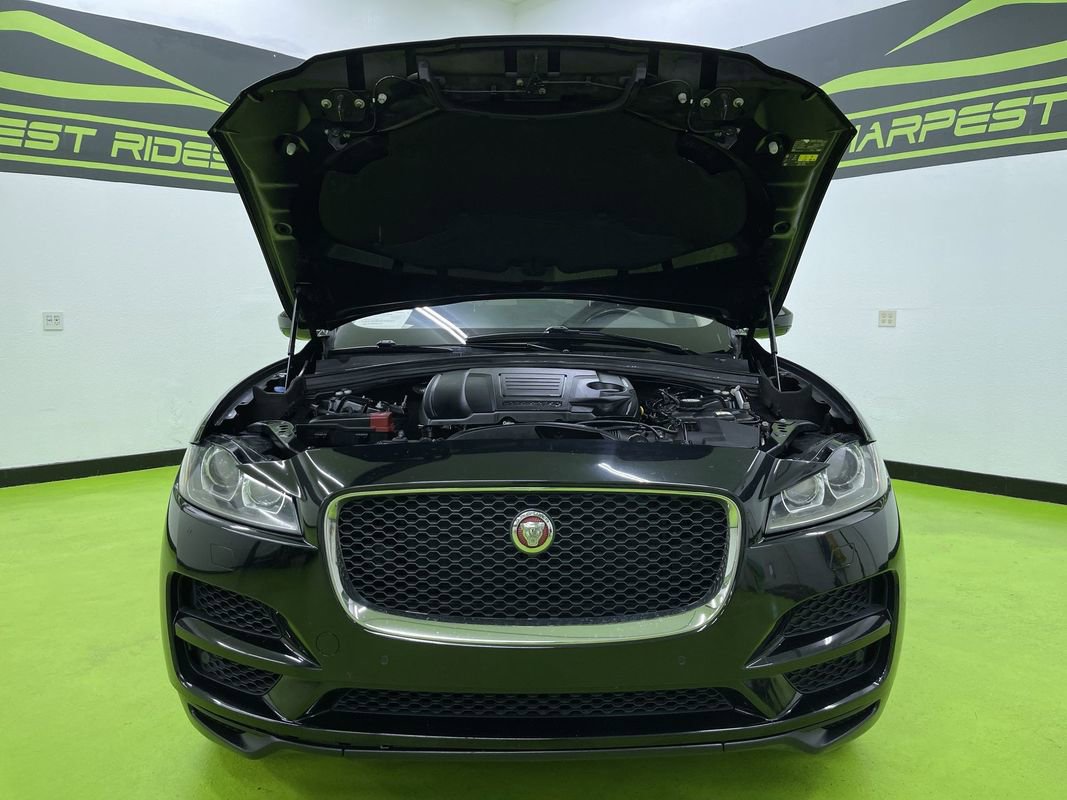 Used 2019 Jaguar F-PACE Prestige image 4