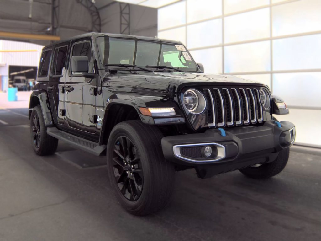 Used 2022 Jeep Wrangler Unlimited Sahara w/ Cold Weather Group AWD/4WD image 3