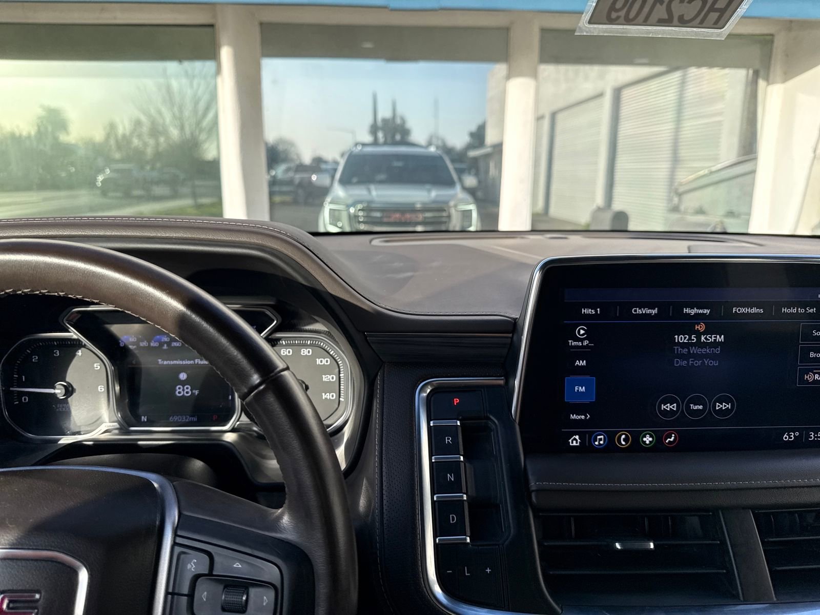 Used 2021 GMC Yukon SLT image 17